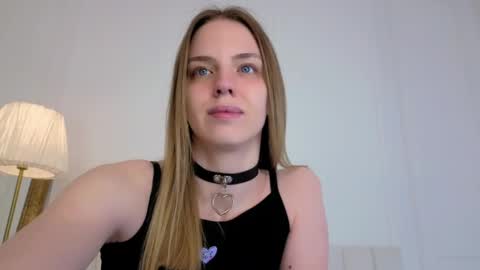 Bella online show from 05-19-26, 01:22