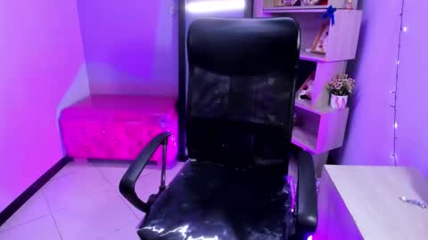 Snapshot of bellalovee_ chatting on 02-20-26, 03:03 bellalovee_ online show from 02-20-26, 03:03