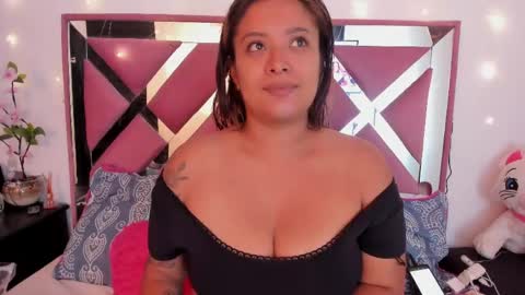 Snapshot of bellalumi chatting on 05-22-26, 02:40 bellalumi online show from 05-22-26, 02:40