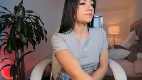 Bella Mia online show from 01-26-25, 09:40