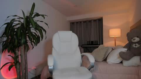 Bella Mia online show from 02-15-25, 04:14