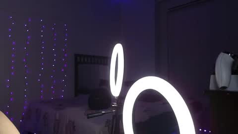 Snapshot of bellamonroee chatting on 01-25-25, 08:42 Bella Monroe online show from 01-25-25, 08:42
