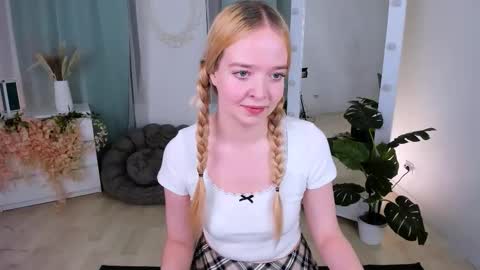 Bella online show from 11-04-25, 10:42