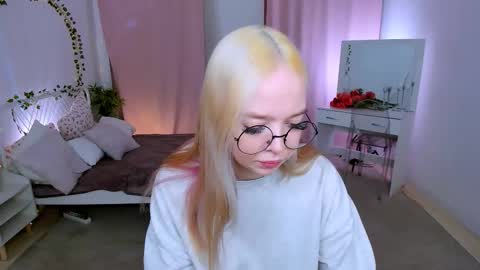 Bella online show from 03-25-26, 12:22