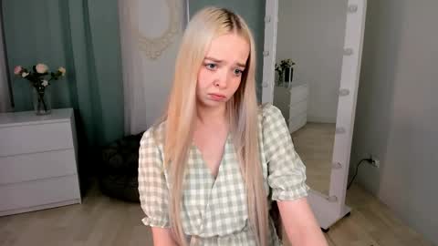 Bella online show from 04-29-26, 04:22