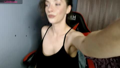 bellaqueen0701 online show from 12-14-25, 09:19