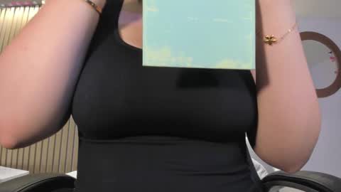 Snapshot of bellarosex1 chatting on 11-26-25, 04:02 Bella Rose online show from 11-26-25, 04:02