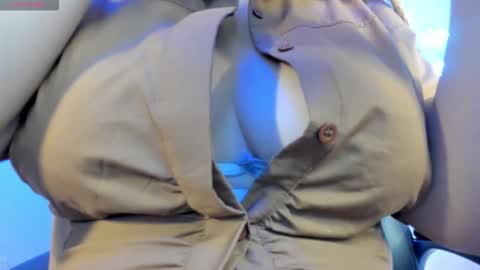 Snapshot of bellarosex1 chatting on 12-15-25, 06:17 Bella Rose online show from 12-15-25, 06:17