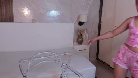 Bella online show from 10-10-25, 12:37