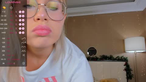 Snapshot of bellatip chatting on 01-12-25, 12:49 Bella online show from 01-12-25, 12:49