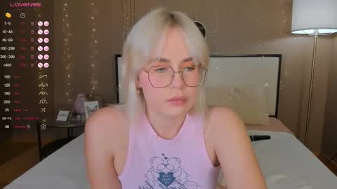 Snapshot of bellatip chatting on 09-21-25, 12:45 Bella online show from 09-21-25, 12:45