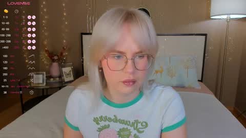 Snapshot of bellatip chatting on 11-25-25, 12:54 Bella online show from 11-25-25, 12:54