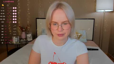 Snapshot of bellatip chatting on 11-30-25, 12:58 Bella online show from 11-30-25, 12:58