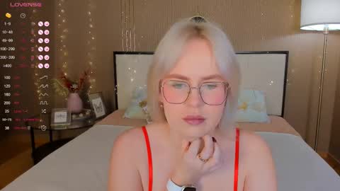 Snapshot of bellatip chatting on 12-05-25, 12:52 Bella online show from 12-05-25, 12:52