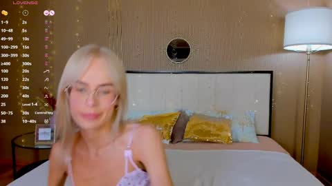 Bella online show from 05-15-26, 11:34