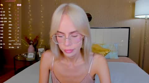 Bella online show from 05-29-26, 01:25