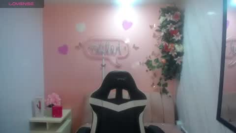Snapshot of bellatrix_ch chatting on 07-05-26, 12:56 Bella online show from 07-05-26, 12:56