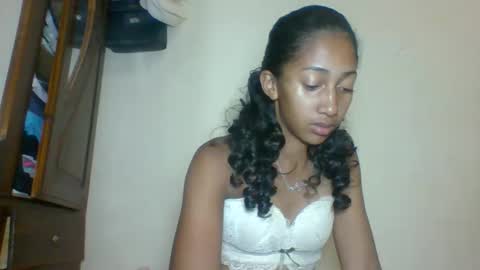 Snapshot of belle_annah chatting on 05-19-26, 01:33 belle_annah online show from 05-19-26, 01:33