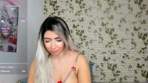 Snapshot of belle_hallle chatting on 01-03-25, 01:38 LucyJelly online show from 01-03-25, 01:38