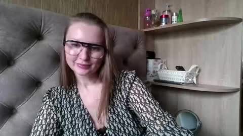 Snapshot of belleamiee chatting on 11-06-25, 10:27 Amelia online show from 11-06-25, 10:27