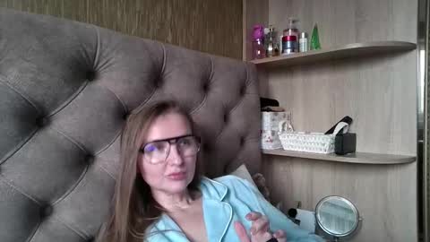 Snapshot of belleamiee chatting on 11-23-25, 12:16 Amelia online show from 11-23-25, 12:16