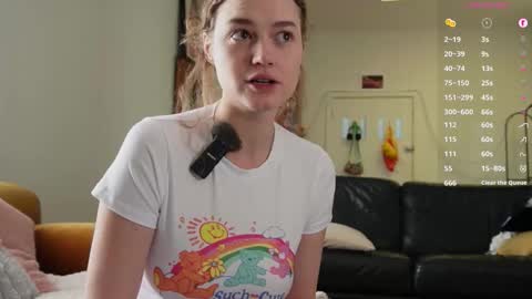 Snapshot of bellebabyboo chatting on 10-17-25, 03:42 BELLE online show from 10-17-25, 03:42