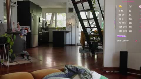 Snapshot of bellebabyboo chatting on 11-23-25, 01:49 BELLE online show from 11-23-25, 01:49