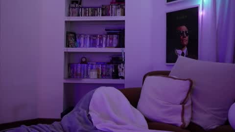 Snapshot of bellebabyboo chatting on 12-05-25, 02:36 BELLE online show from 12-05-25, 02:36