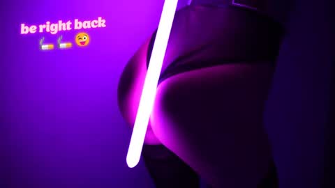 Snapshot of bellezza_ chatting on 04-26-26, 07:00 Your Annabelle Wolf online show from 04-26-26, 07:00