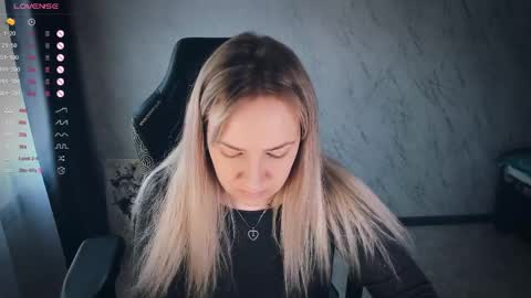 Snapshot of bellezza_ chatting on 05-14-26, 03:30 Your Annabelle Wolf online show from 05-14-26, 03:30