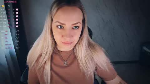 Snapshot of bellezza_ chatting on 05-15-26, 10:11 Your Annabelle Wolf online show from 05-15-26, 10:11
