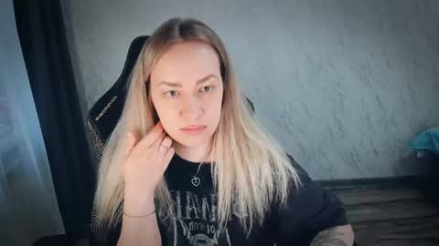 Snapshot of bellezza_ chatting on 05-25-26, 06:03 Your Annabelle Wolf online show from 05-25-26, 06:03