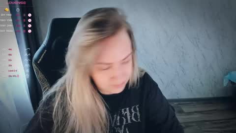 Snapshot of bellezza_ chatting on 05-26-26, 02:46 Your Annabelle Wolf online show from 05-26-26, 02:46