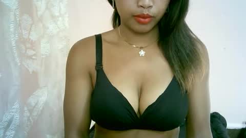 Snapshot of bellibellah chatting on 04-27-26, 01:09 BelliBellah online show from 04-27-26, 01:09
