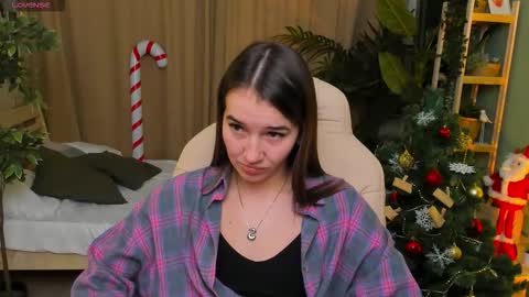 Snapshot of bellla_haddid chatting on 12-19-25, 02:18 Bella online show from 12-19-25, 02:18