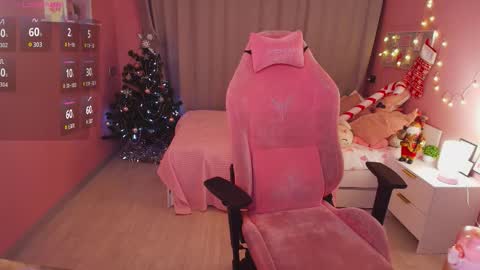 Snapshot of bellla_haddid chatting on 12-20-25, 01:56 Bella online show from 12-20-25, 01:56