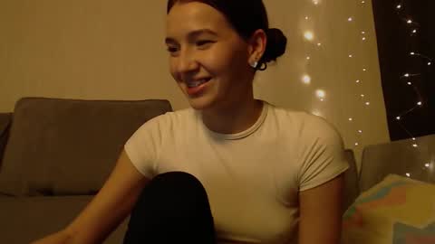 Snapshot of bellla_haddid chatting on 03-11-26, 07:31 Bella online show from 03-11-26, 07:31