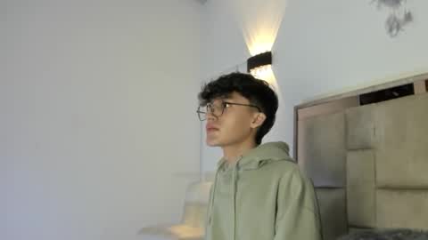 Neon online show from 10-13-25, 11:32