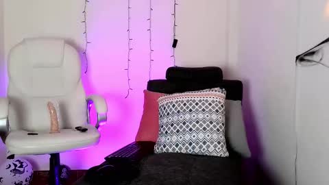 Neon online show from 10-22-25, 11:32