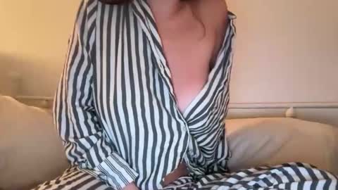 Snapshot of bellybabydoll chatting on 01-19-26, 07:01 bellybabydoll online show from 01-19-26, 07:01