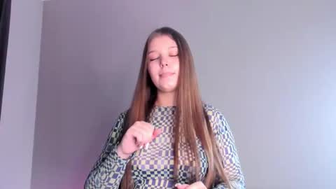 Kate online show from 11-19-25, 01:33