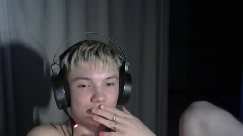 Snapshot of belyaxx chatting on 06-06-26, 10:25 PrettyBoy online show from 06-06-26, 10:25