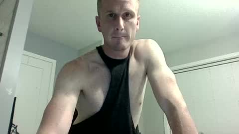 Snapshot of benandker chatting on 06-17-26, 07:00 benandker online show from 06-17-26, 07:00