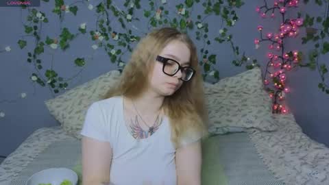 Snapshot of benevolently chatting on 05-18-26, 11:16 KENDALL NATHAN online show from 05-18-26, 11:16
