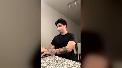 benisback11b online show from 04-22-26, 04:04