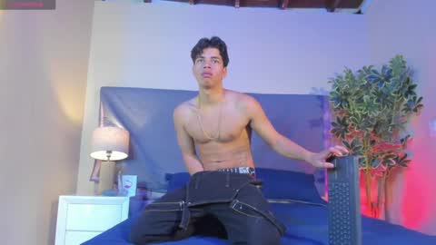 Snapshot of benjamin_more chatting on 02-04-25, 02:28 BENJAMIN online show from 02-04-25, 02:28