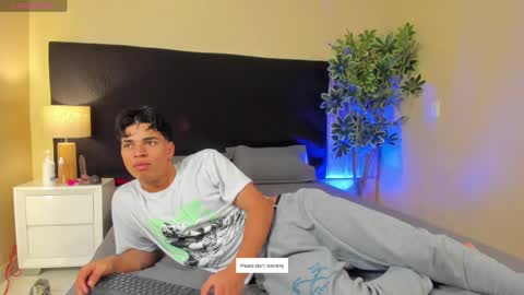 Snapshot of benjamin_more chatting on 03-07-25, 02:36 BENJAMIN online show from 03-07-25, 02:36