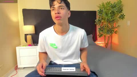 Snapshot of benjamin_more chatting on 03-08-25, 01:39 BENJAMIN online show from 03-08-25, 01:39