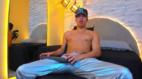 Snapshot of benjamin_more chatting on 09-18-25, 11:12 BENJAMIN online show from 09-18-25, 11:12