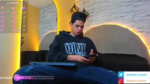 Snapshot of benjamin_more chatting on 09-19-25, 11:33 BENJAMIN online show from 09-19-25, 11:33